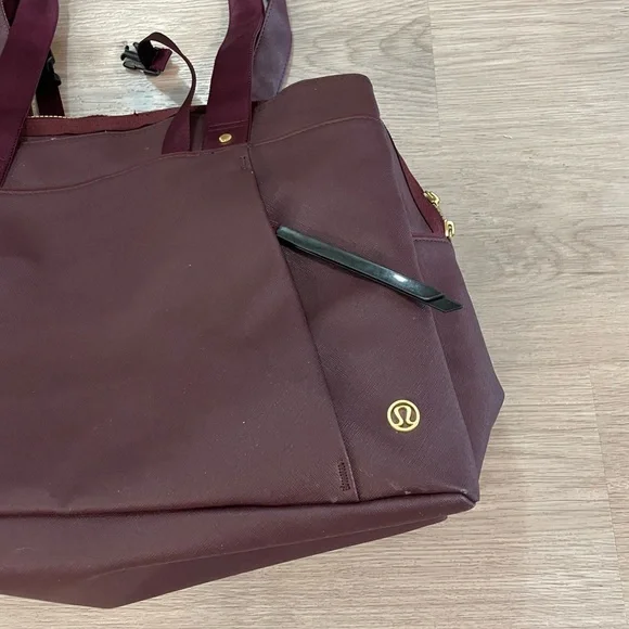 LULULEMON Wine Burgundy Duffle Gym Tote Bag. - Picture 3 of 15
